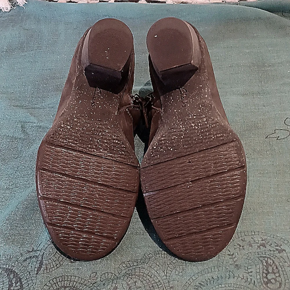 Brown leather booties size 7  Unstructured by Clarks~ SO cute - Picture 6 of 8
